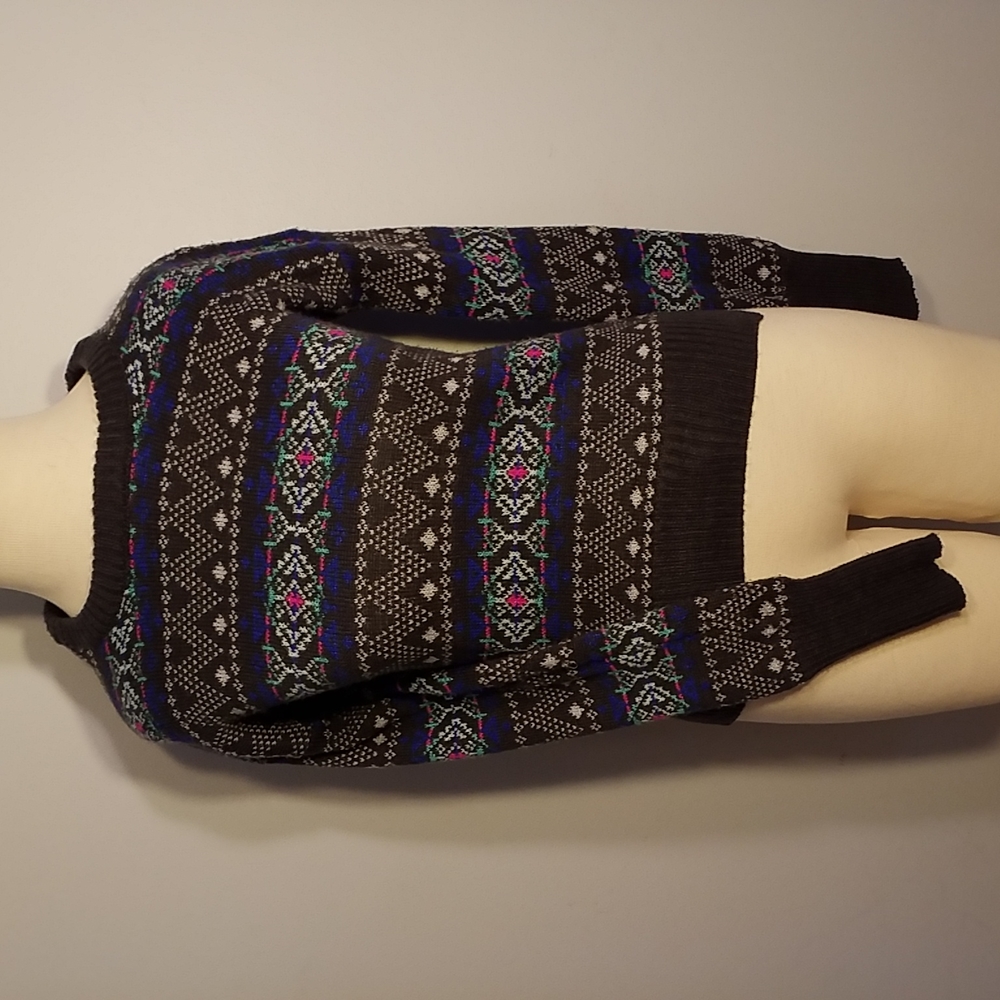 3/$25 SWEATER Crew Neck S Geometric pattern greys blue pink teal